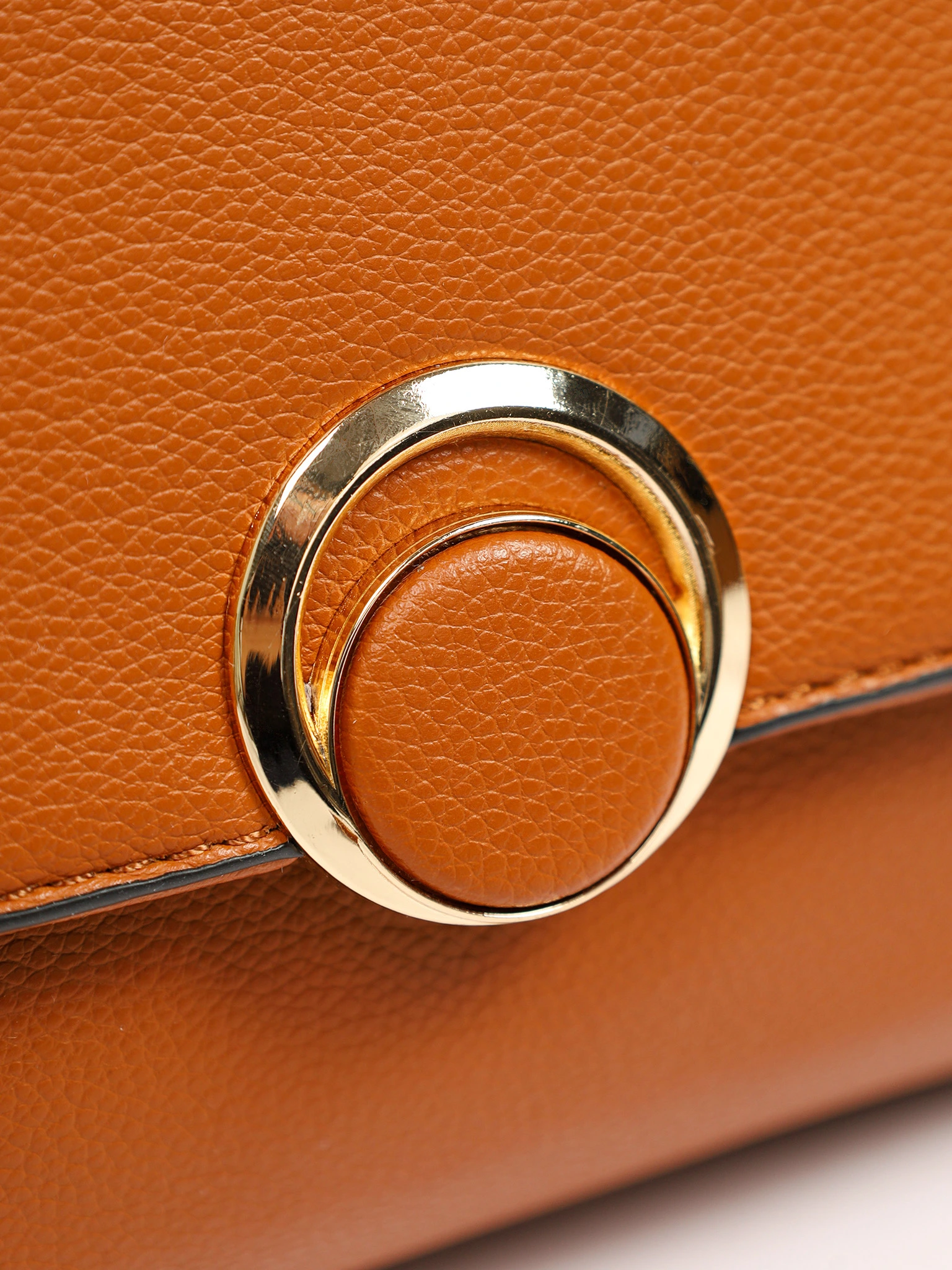 Сумка-кроссбоди с декоративной пряжкой в ассортименте